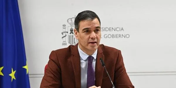 Sánchez manté tots els ajuts al transport públic i apuja gradualment els impostos a la factura de la llum i el gas