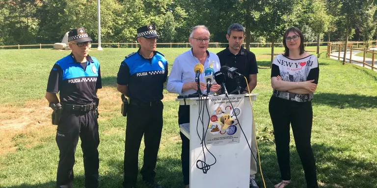 La Seu d'Urgell comença la campanya per identificar les defecacions de gossos al carrer mitjançant l'ADN