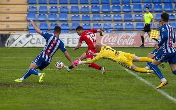 El Nàstic empata contra l’Alcoyano i recupera la segona plaça (1-1)