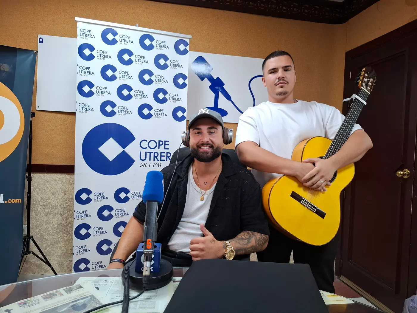 David Rubia presenta en COPE Utrera su nuevo tema 'Mi Canastera'