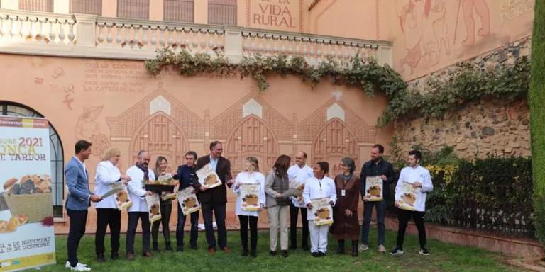 L'Ajuntament dóna a conèixer el projecte Tres Barris als veïns de cada zona