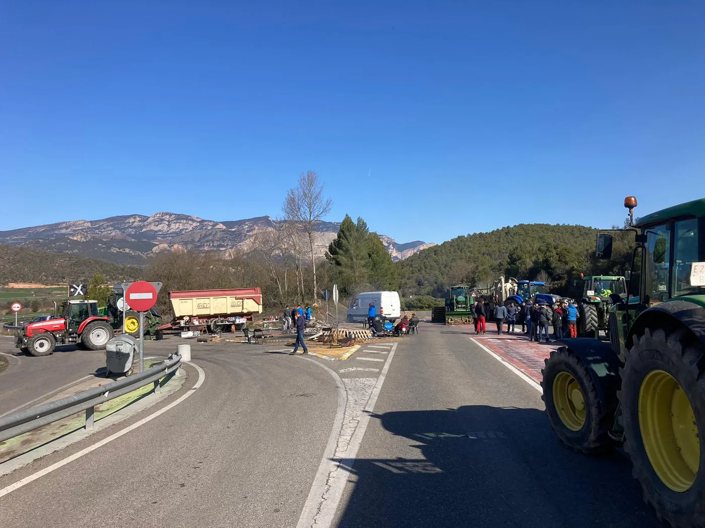 La pagesia del Solsonès aixecarà a primera hora d'aquesta tarda el tall de la C-14 a Bassella