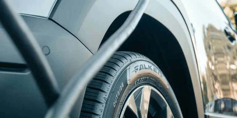 L’Ajuntament d’Olius proposa bonificacions de fins al 75% per als vehicles elèctrics i híbrids