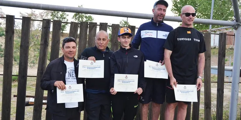 Antoni Ruiz Nat es penja la medalla d’or per equips al Gran Premi de Catalunya