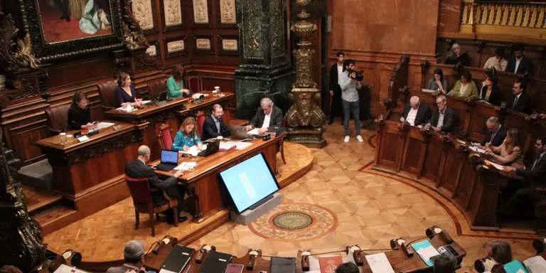 Barcelona aprova el pressupost del 2023 amb els vots favorables de BComú i el PSC i l'abstenció d'ERC