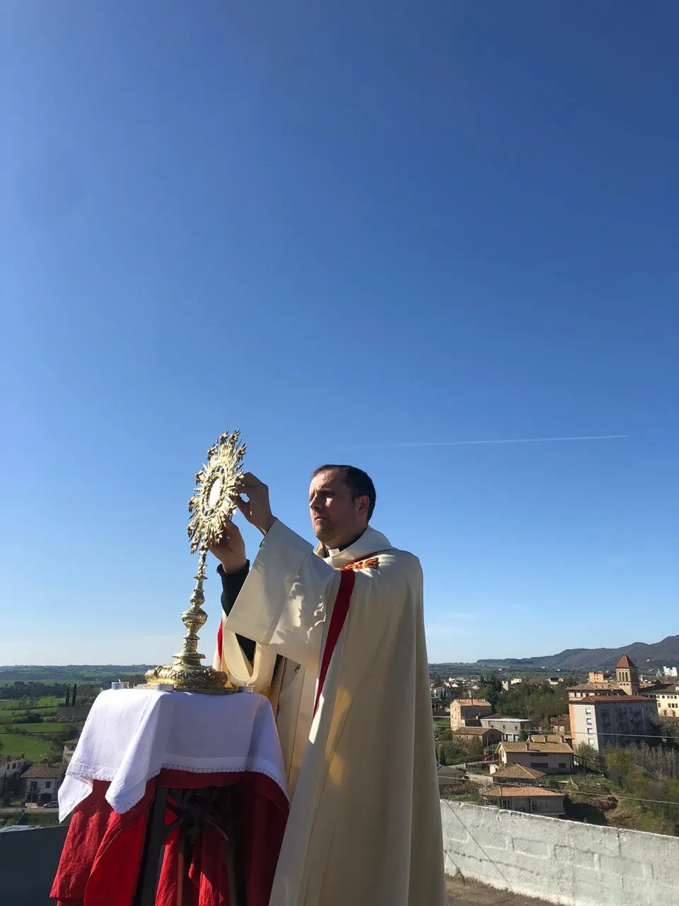 El bisbe de Solsona beneeix la ciutat i la diòcesi des del campanar de la Catedral