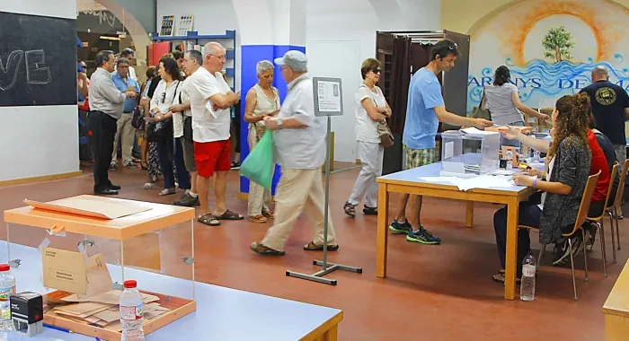 Baixa la participació a les 18:00 amb un 44,73% del cens