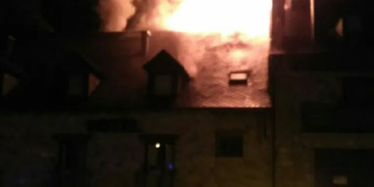 Un incendi crema el llosat d'un hotel a València d'Àneu