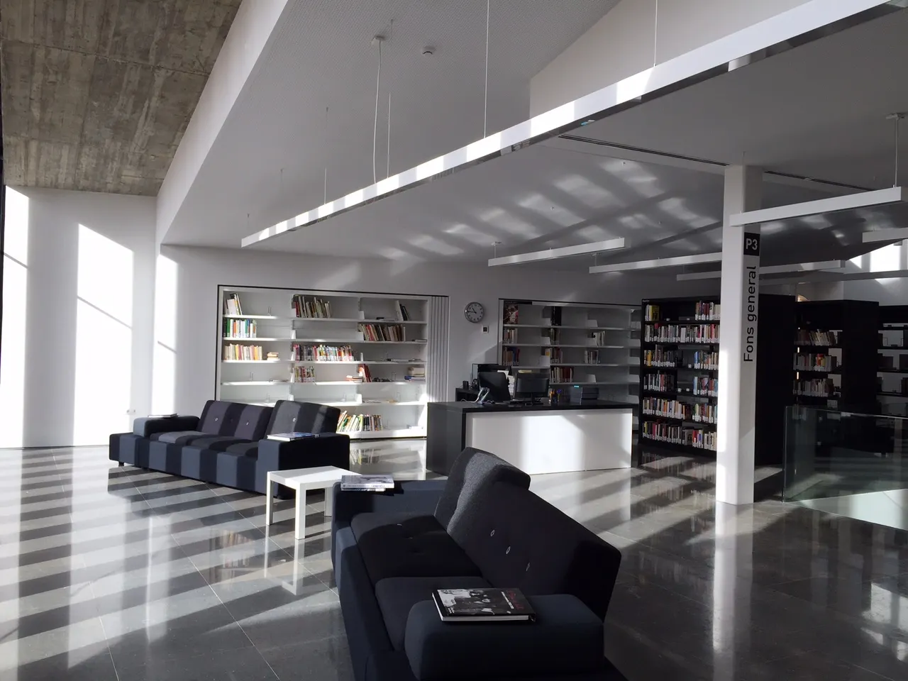 La biblioteca Carles Morató reprèn demà el préstec i retorn de documents