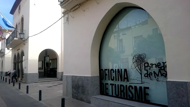 La nova Oficina de Turisme de Pineda és la primera de Catalunya en tecnologia interactiva