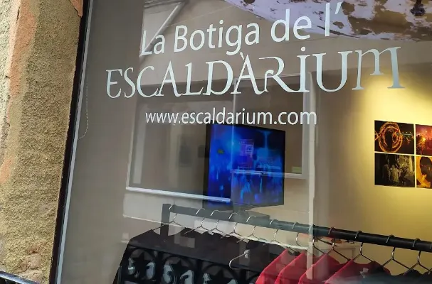 Les inauguracions de la botiga oficial i l’exposició fotogràfica donen el tret de sortida a les Festes de l’Escaldàrium 2023