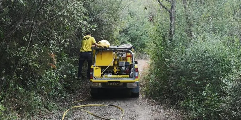 L'ADF i l'Associació de caçadors de Riells i Viabrea omplen basses d'aigua per als animals salvatges tinguin aigua per beure