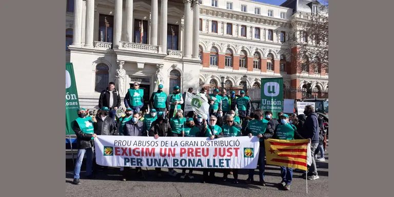 Unió de Pagesos es manifesta a Madrid per demanar mesures per garantir el futur dels ramaders del sector lleter