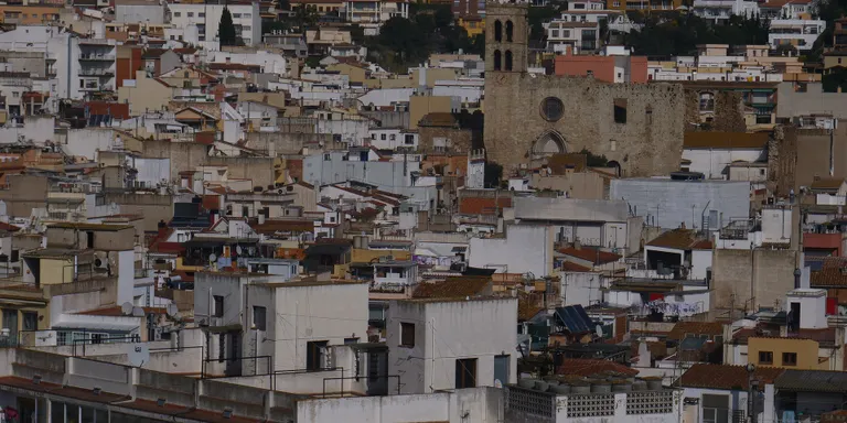 Ordre d'allunyament per a una de les noies que apareix al vídeo viral on un grup agredeix una anciana a Blanes