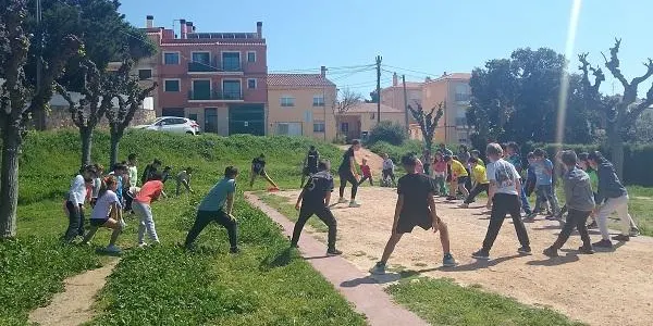 La base dels Atletes d’Altafulla ofereix tallers d’atletisme a l’Escola La Portalada