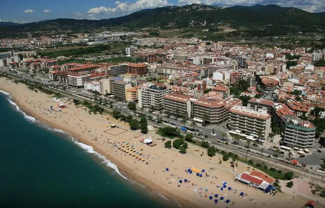 Pineda té un cens de 26.659 habitants i significa el 5,95% de població del Maresme