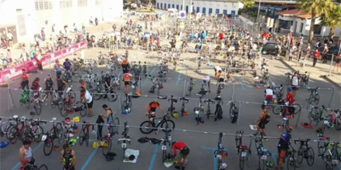Genís Grau, d’El Prat, i Laura Gómez, de Sabadell, guanyadors del Triatló Vila d'Arenys