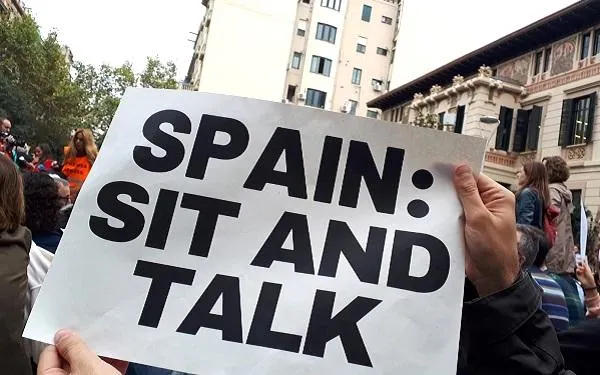 Tsunami Democràtic fa arribar al món el missatge ‘Spain: sit and talk’