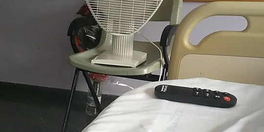 L'Hospital Sant Jaume ha patit l'avaria de l'aire condicionat i alguns pacients i familiars es queixen de calor