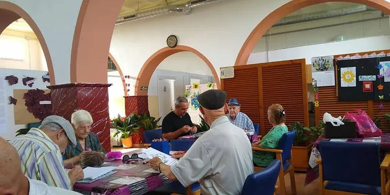 L’Associació de Familiars d'Alzheimer Costa Dorada impulsa una campanya de postals solidàries