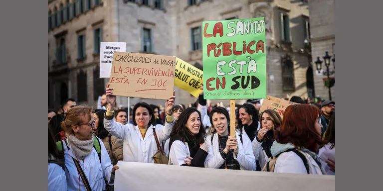 Salut xifra en un 27,3% el seguiment de la vaga de metges en el torn de matí mentre que MC ho eleva fins al 70%