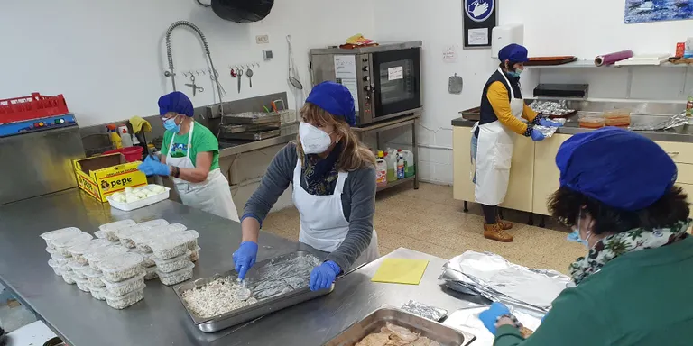 El menjador social de Càritas triplica el nombre d'usuaris degut a la crisi de la COVID