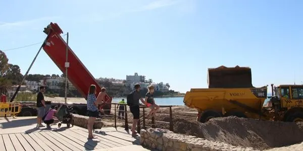 La sorra arribada de Torredembarra contribuirà a millorar una platja d’Altafulla que ja presentava un bon estat