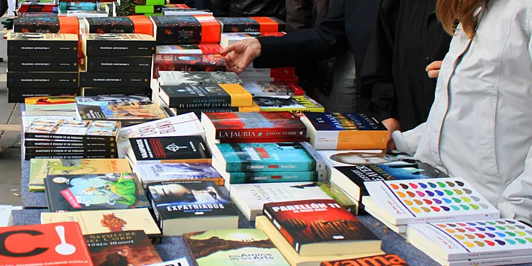 Els llibreters són optimistes, pel que fa a la venda de llibres, aquest Sant Jordi