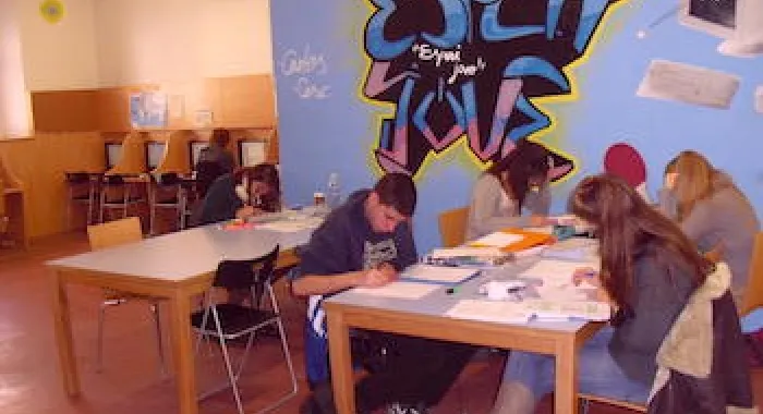 L'Ajuntament vol dotar de més recursos per estudiar als alumnes (foto: Ajuntament)