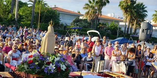 Els altafullencs i altafullenques rendeixen homenatge a la Verge del Carme