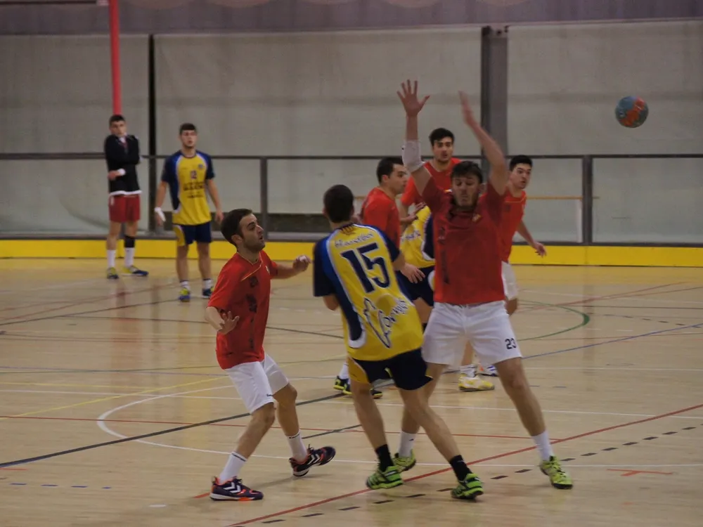 Any massa irregular a Segona Catalana de l'Handbol Rubí / Arxiu