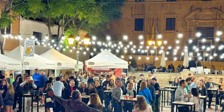 Unes 8 mil persones visiten la Fira de la Cervesa Artesana de Torredembarra