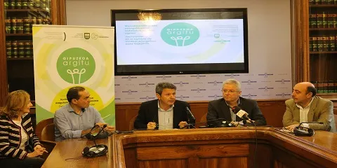 LLEGAN A IRUN LOS TALLERES PRESENCIALES 'GIPUZKOA ARGITU', PARA PREVENIR LA VULNERABILIDAD ENERGÉTICA DE LA POBLACIÓN