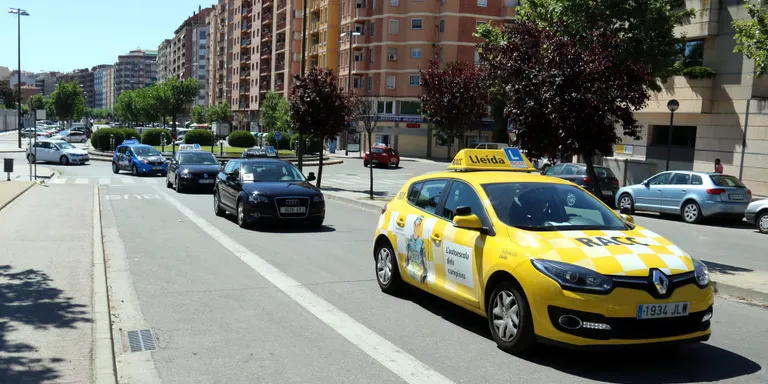 Mobilització de les autoescoles catalanes per denunciar falta de personal administratiu i examinador