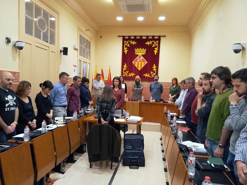 El minut de silenci per les tres víctimes oficials de la violència masclista del mes passat