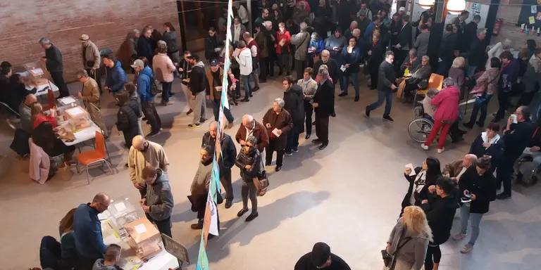 Eleccions 10 N: Jornada tranquil·la a Pineda i amb més participació al migdia