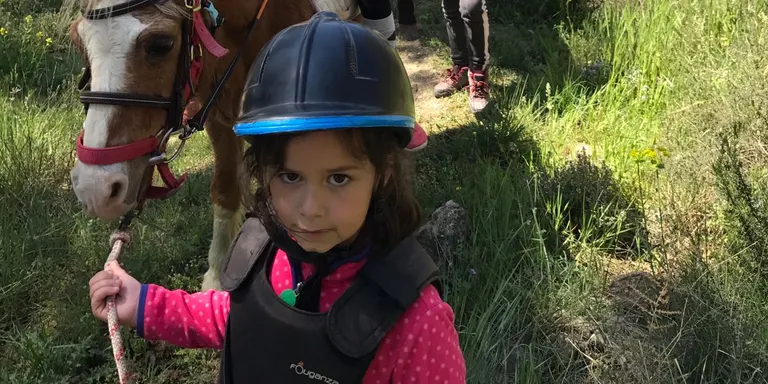 El Ràfting Parc la Seu ofereix passejades en poni per a infants