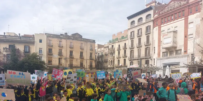 Els alumnes vallencs reclamen canvis urgents davant la crisi climàtica