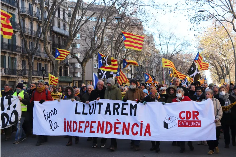 Tensió i alguns cops de porra en la marxa dels CDR a plaça Catalunya