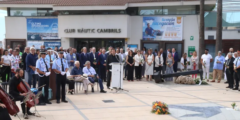 Cambrils recorda les víctimes de l'atemptat terrorista de fa cinc anys amb un acte "per prevenir l'odi"