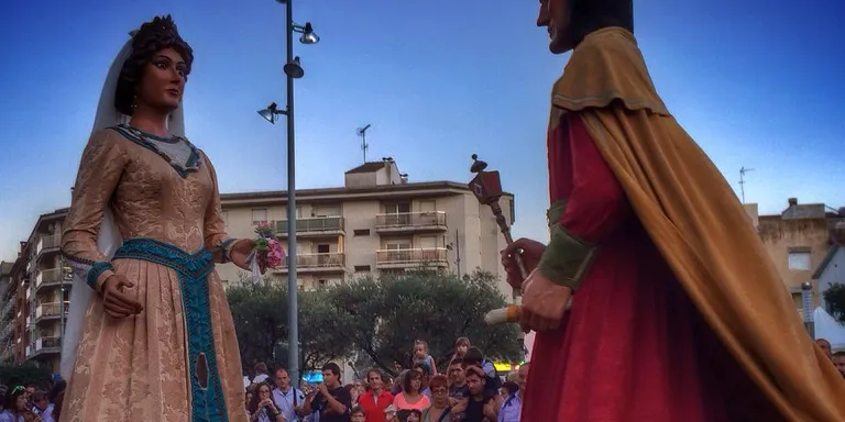 Els Geganters, les Forces Infernals, el pubillatge i la Coral Santa Maria representen Pineda a Frontignan (França)