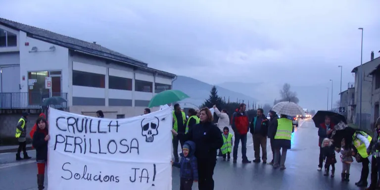 Nou tall a la N-260 a Montferrer per denunciar-ne la perillositat