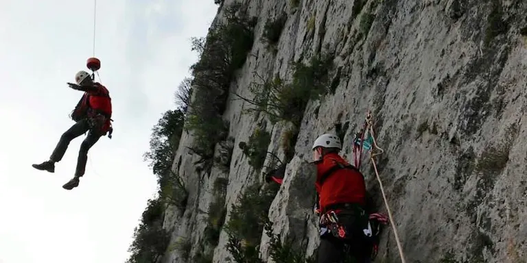 Ferit greu un escalador en patir una caiguda a la roca Narieda