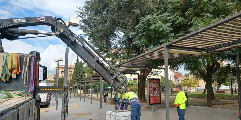 Comencen les obres de remodelació de la plaça Pearson de Rubí