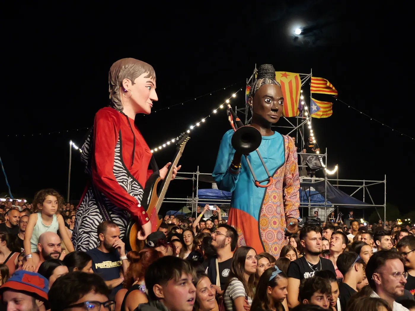 Les gegantes lesbianes del solsoní David Caelles fan la primera sortida fora del municipi