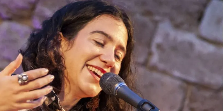 Lia Sampai, una veu ínitima a la Roca Foradada