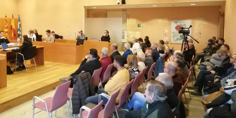 L'equip de govern es reuneix amb els veïns contraris a l'augment de la pressió fiscal