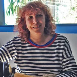 Entrevistes de la Plaça Mireia del 25/5/2021 — Carme Malaret i "Anotacions al marge": finalista a la Biennal d’Escultura de Can Mario 2021 - episode art