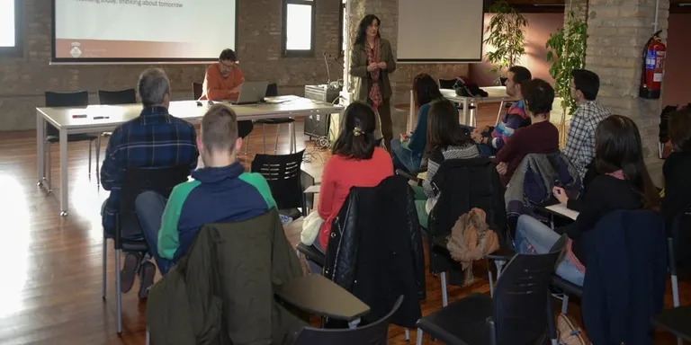 Alumnes del màster en Polítiques Públiques i Socials de la UPF coneixen el Rubí Brilla