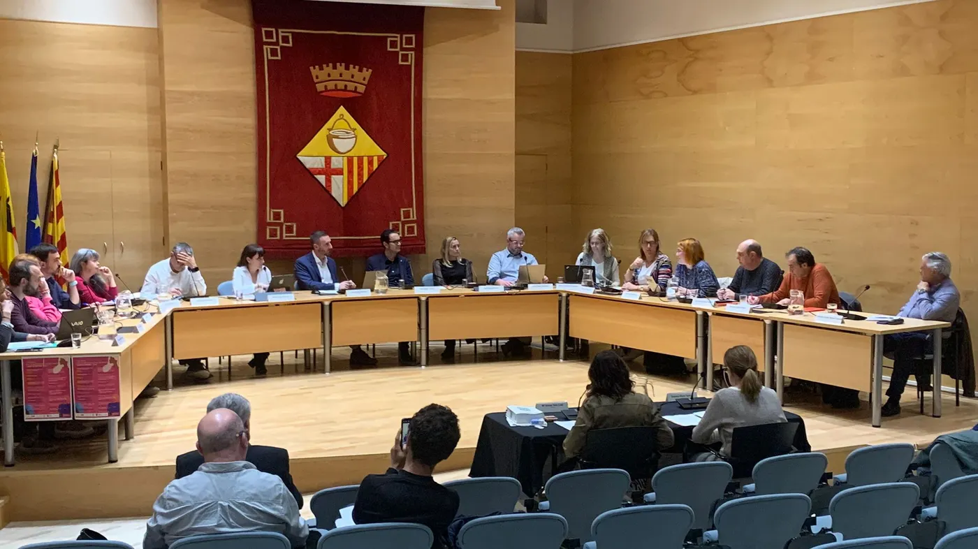 El ple dóna llum verda a 13 punts i dues mocions